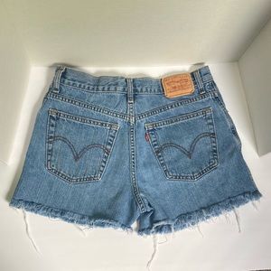 ❤️‍🔥 Vintage Levi’s Relaxed Fit 550 High-Waisted Cut Off Jean Shorts ❤️‍🔥